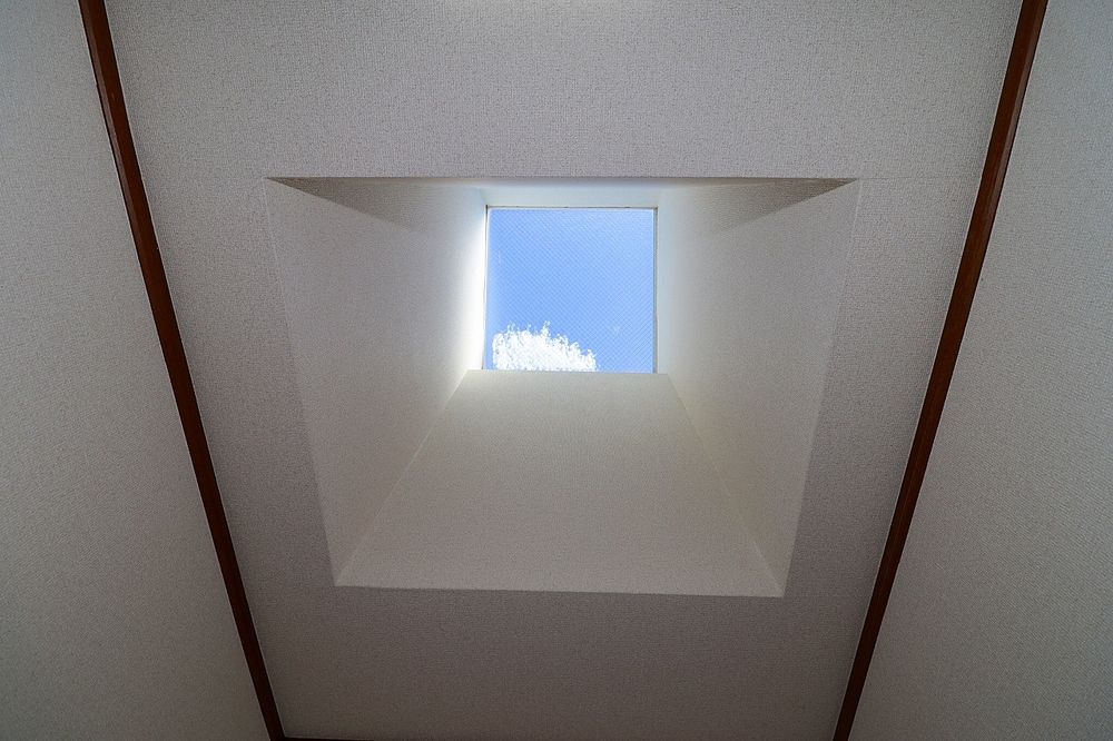 廊下　天井窓