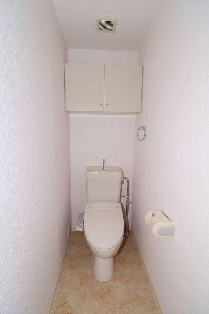 トイレは棚付き トイレは棚付き