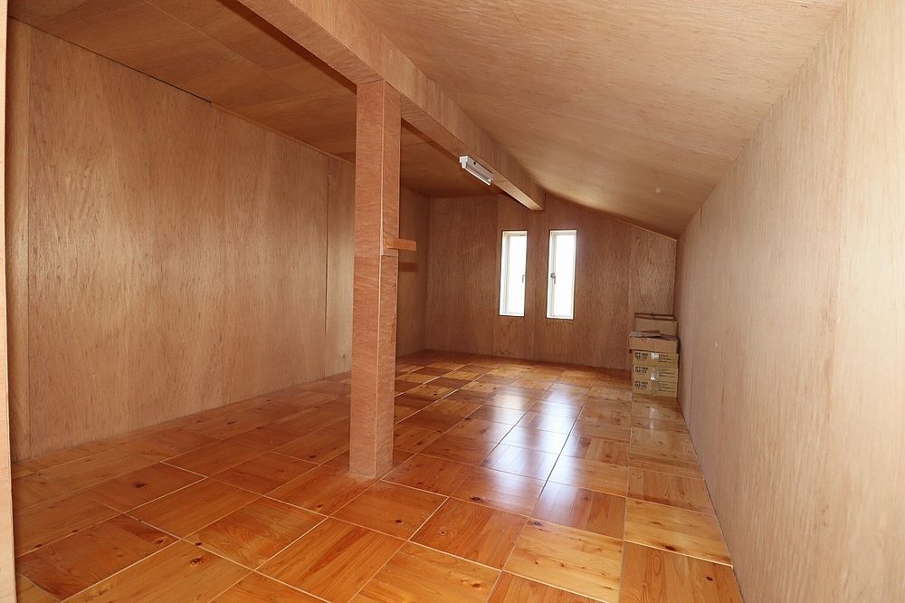 屋根裏収納 屋根裏収納
