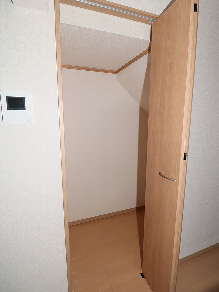 階段下収納 階段下収納