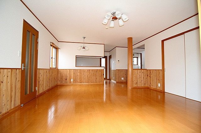 広いLDKでも床暖房で冬も暖か♪