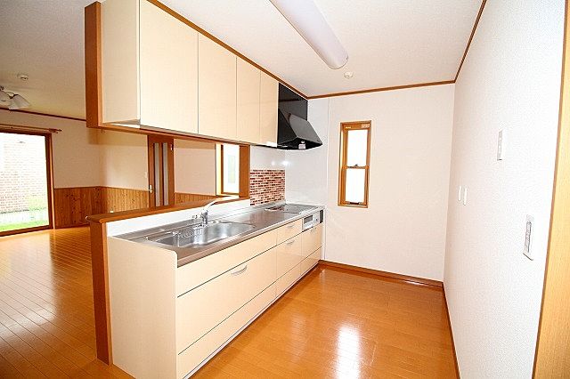キッチンは収納もしっかりあります