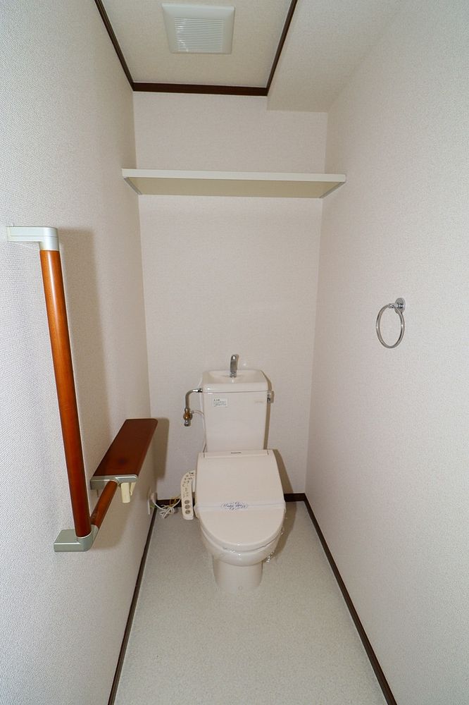 トイレは温水洗浄便座付き トイレは温水洗浄便座付き