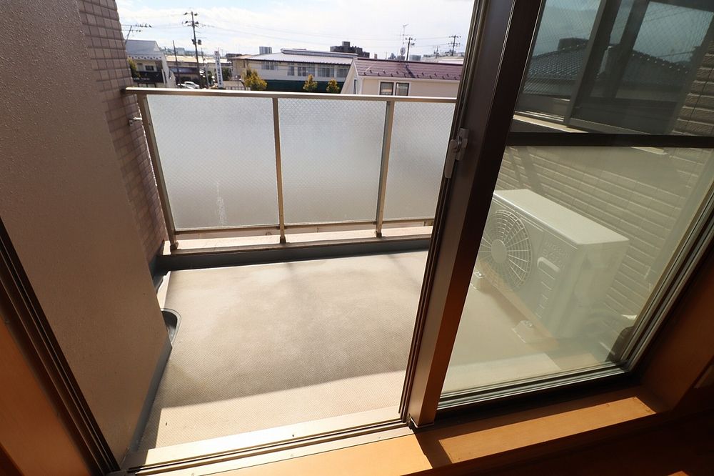 バルコニーは日当たり良好 お洗濯物もぽかぽか♪ バルコニーは日当たり良好 お洗濯物もぽかぽか♪