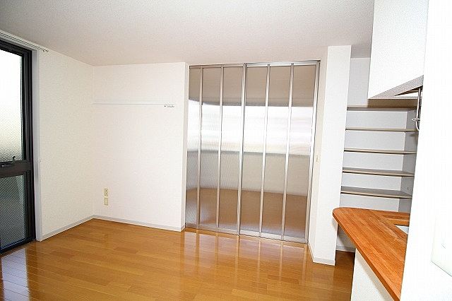仕切り戸を閉めれば独立したお部屋に 仕切り戸を閉めれば独立したお部屋に