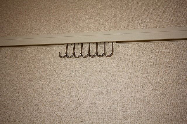 帽子や洋服等掛けるのに何かと便利な壁掛けフック 帽子や洋服等掛けるのに何かと便利な壁掛けフック