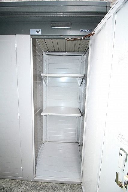 タイヤの収納にも便利な外物置付き タイヤの収納にも便利な外物置付き