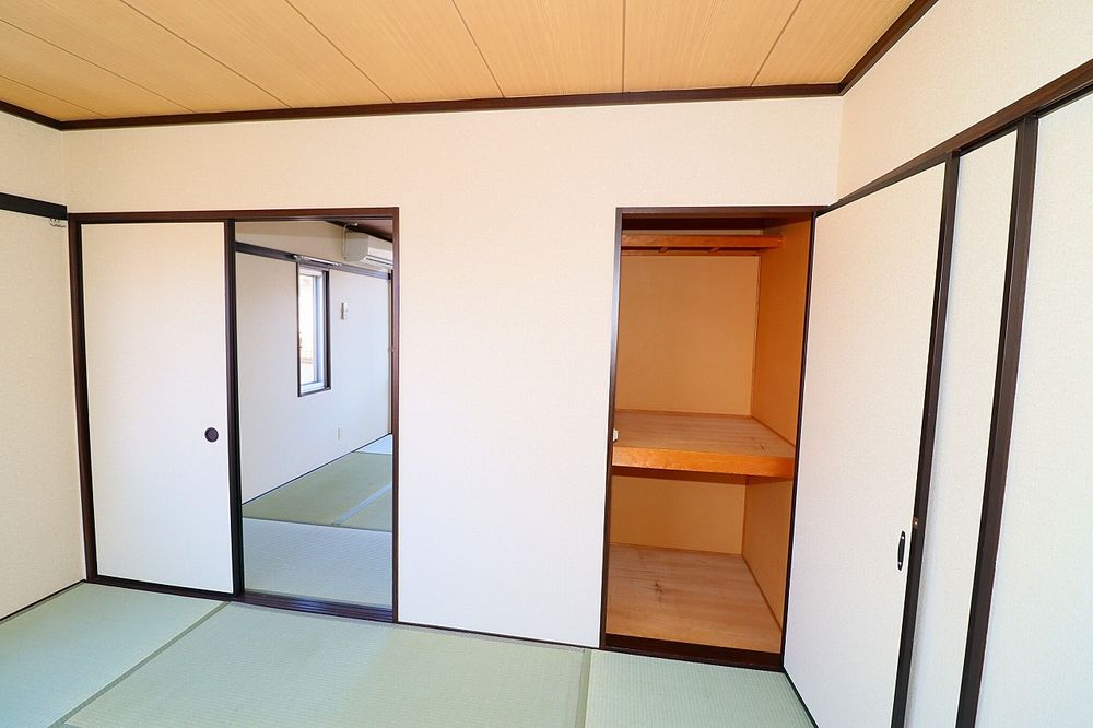 洋室へ 洋室へ