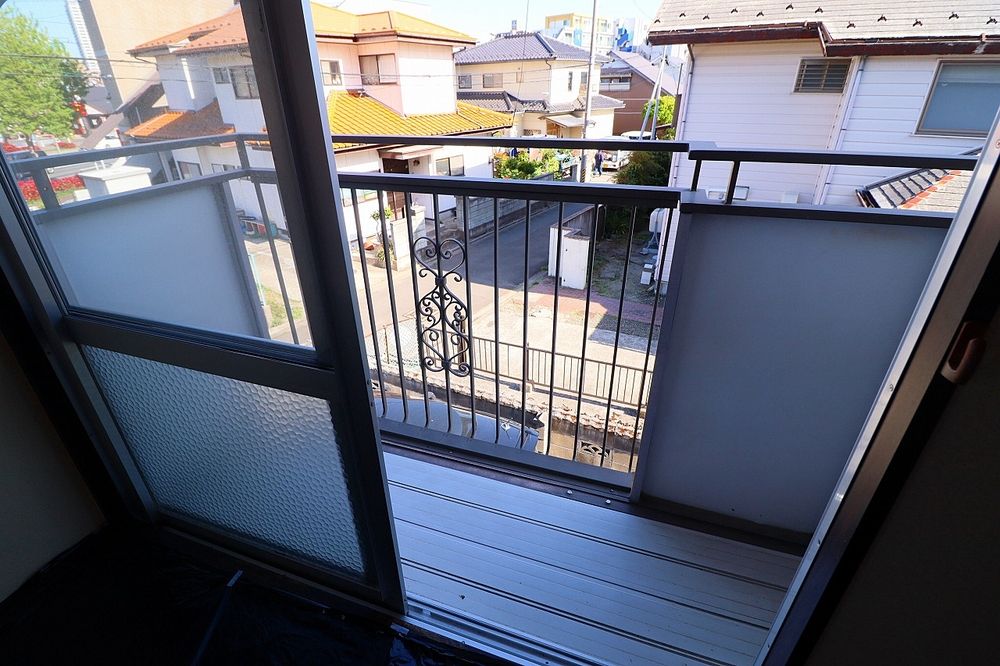 バルコニーは日当たり良好! お洗濯物もぽかぽか♪ バルコニーは日当たり良好! お洗濯物もぽかぽか♪