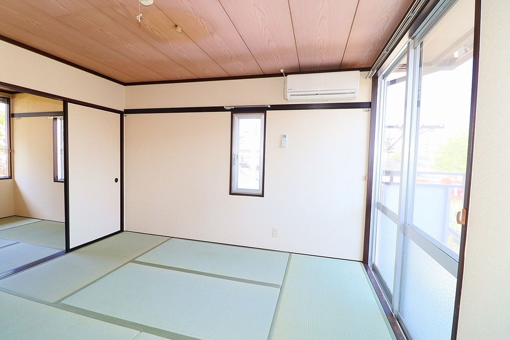 洋室へ 和室は横窓付き 換気もらくらく♪