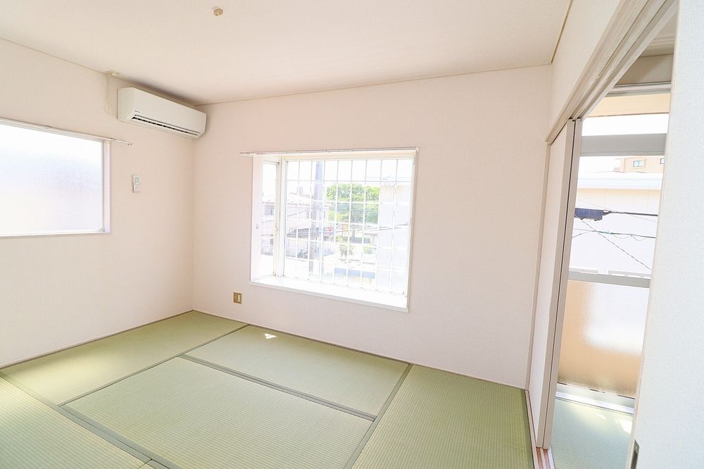 南向き ぽかぽかの日差しが感じられます 南向き ぽかぽかの日差しが感じられます