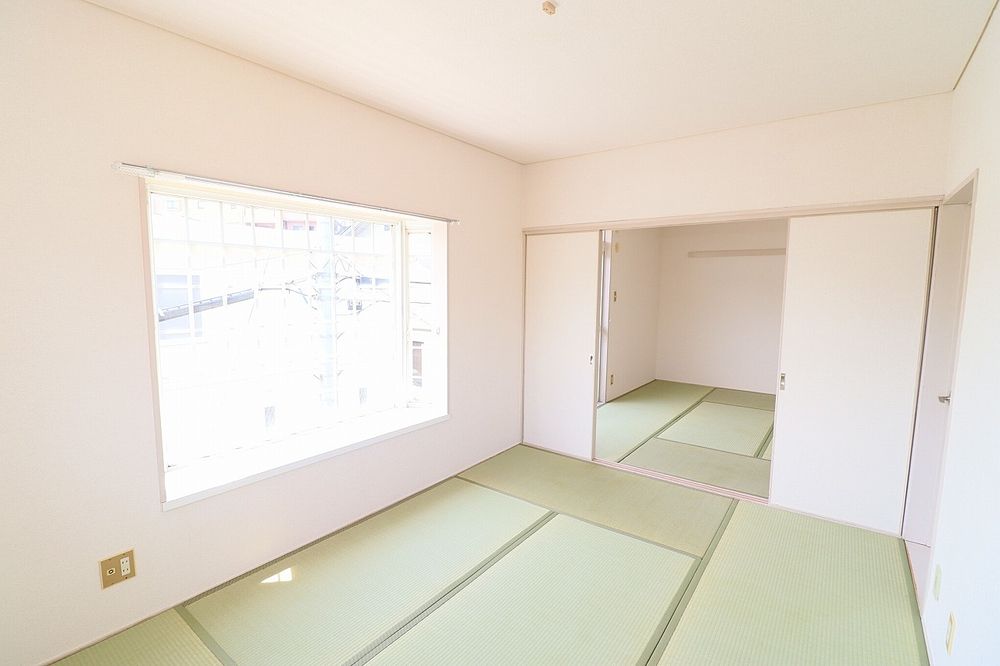 仕切戸を開けて広く利用もおすすめです 仕切戸を開けて広く利用もおすすめです