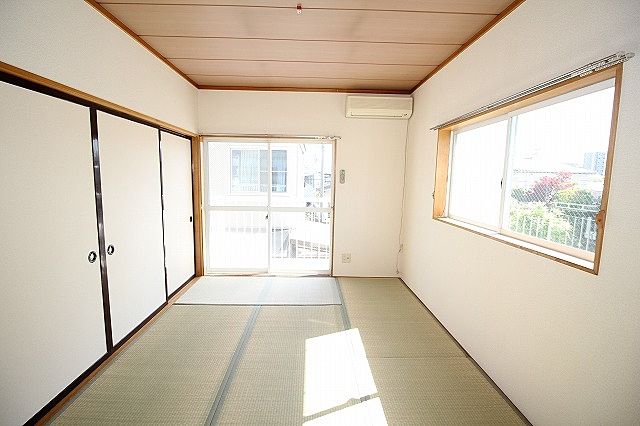 和室も2面採光で明るいお部屋