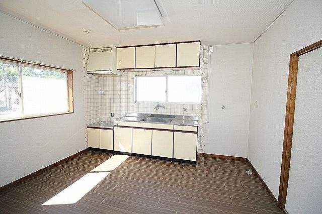 2面窓でお料理中の換気もらくらく♪