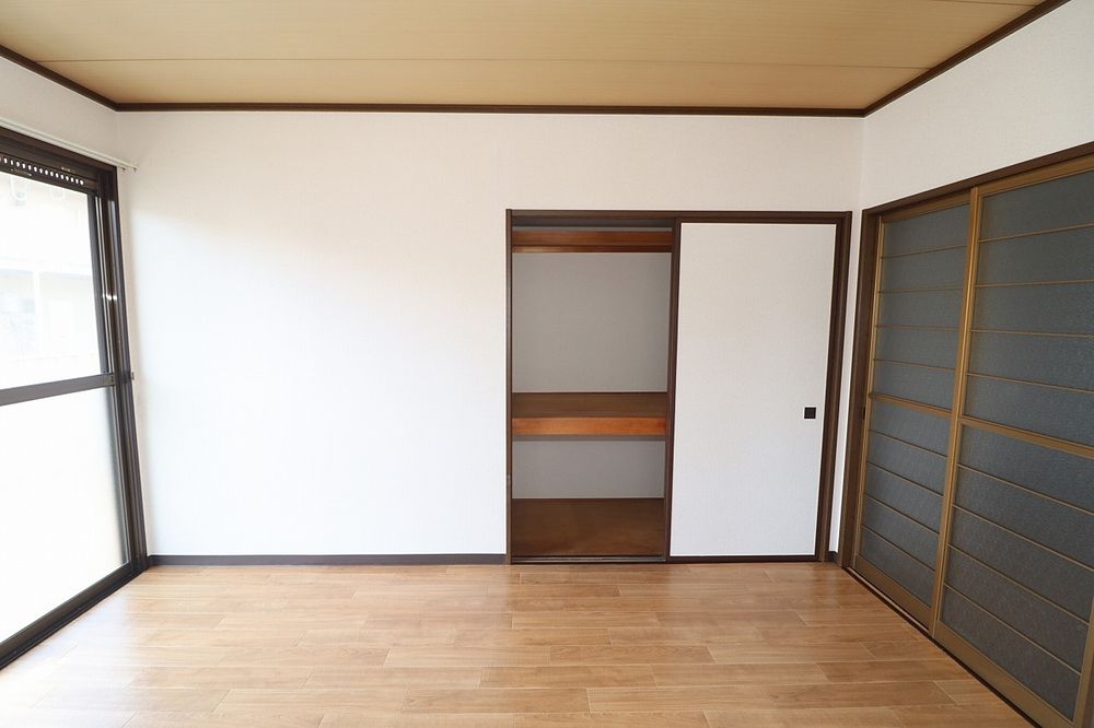 収納は上部棚付き 収納は上部棚付き