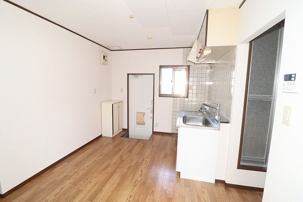 洋室からキッチン 洋室からキッチン