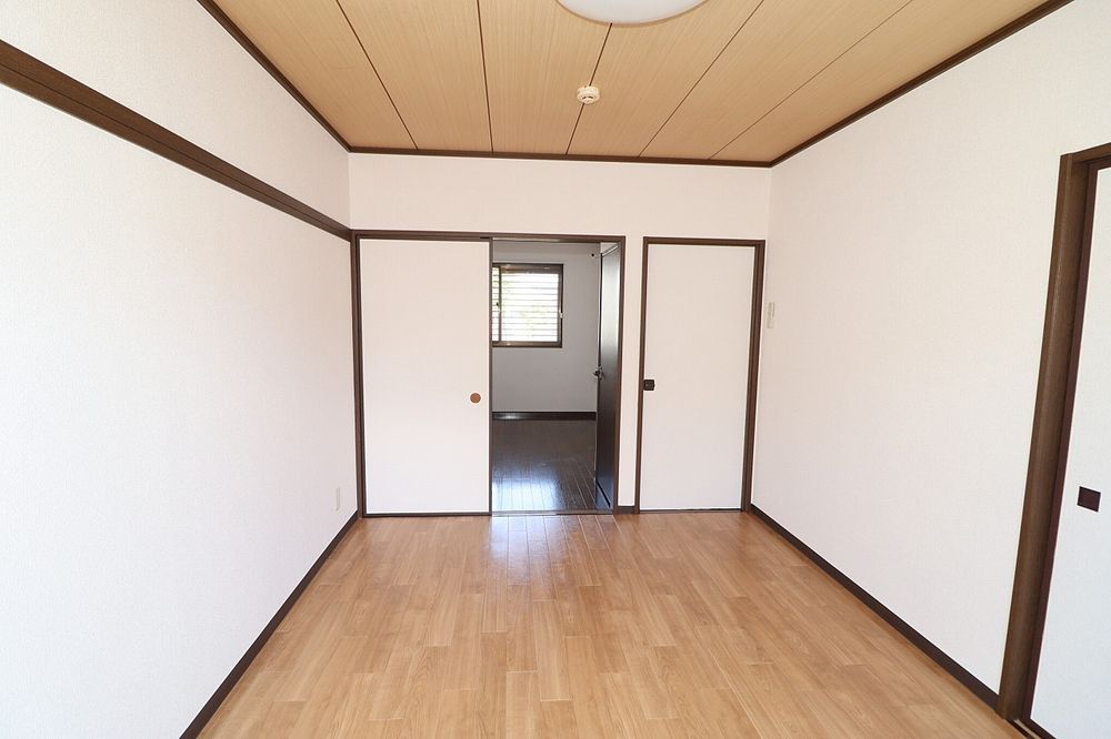 洋室、キッチン間 洋室、キッチン間