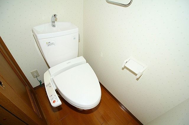 トイレは温水洗浄便座付き