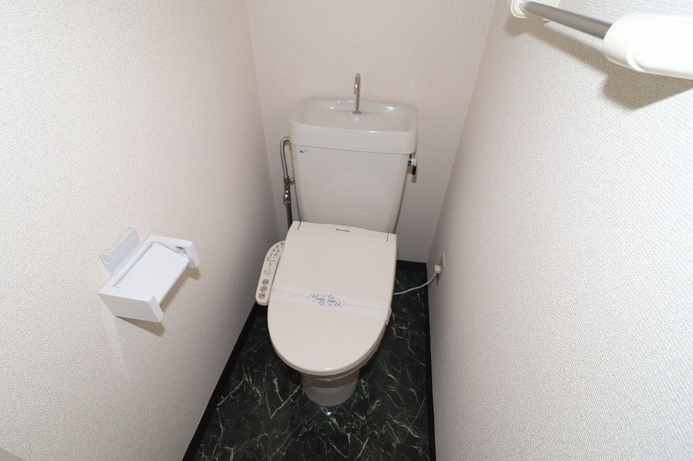 トイレは温水洗浄便座付き トイレは温水洗浄便座付き
