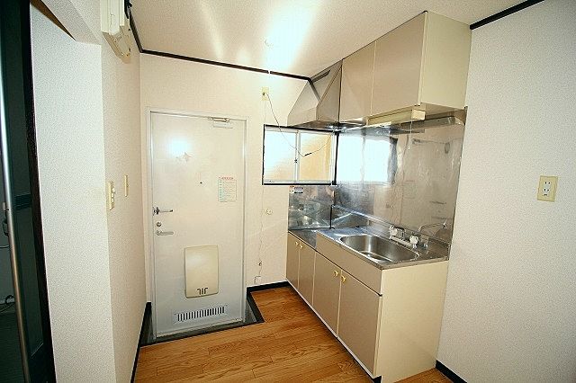 窓付きで明るいキッチン 窓付きで明るいキッチン