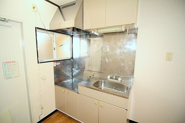食器やお鍋もしまえる収納もしっかりあります 食器やお鍋もしまえる収納もしっかりあります