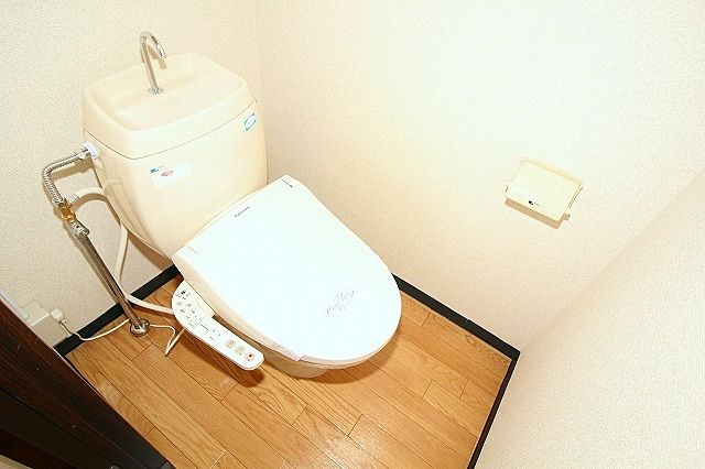 トイレは温水洗浄便座付き トイレは温水洗浄便座付き