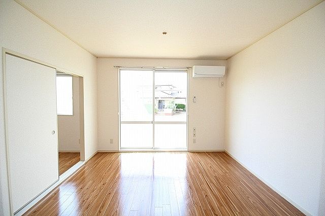 隣室間の戸を開ければ解放感がアップ!