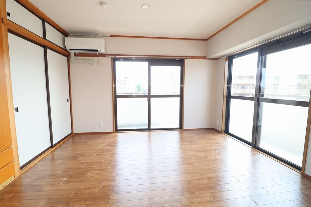 南向き ぽかぽかの日差しが感じられます 洋室