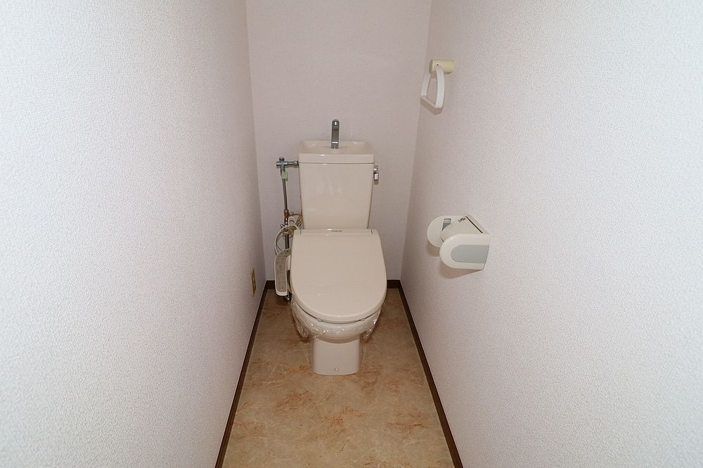 トイレは温水洗浄便座付き