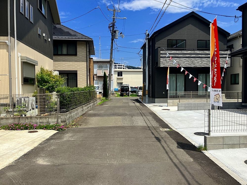 前面道路(西側)