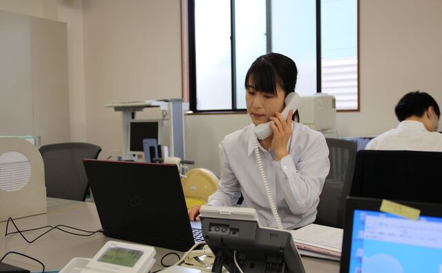 電話対応 お客様と電話をして、ご要望や質問に答えていきます。