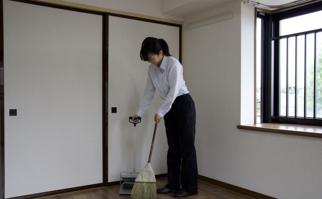 物件清掃 物件の綺麗な状態を保つために、定期的に清掃を行います。