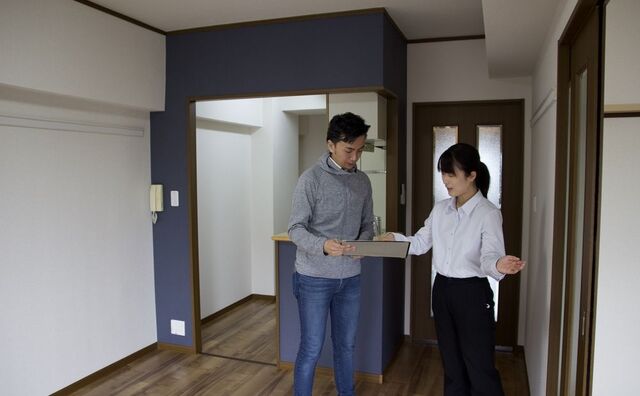 物件案内 車で物件まで移動し、物件を丁寧にご案内します。