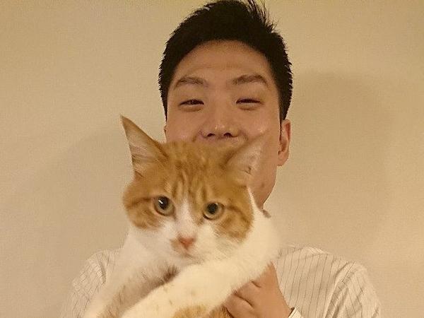 友人宅の猫です。まったく懐かれないです。